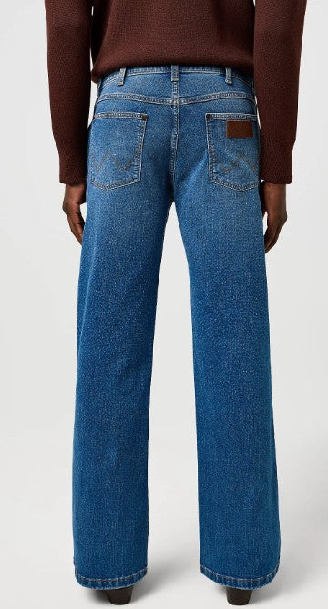 Wrangler 112371340 Mens Loose Boot, Boot Cut Jeans in Sky Breeze