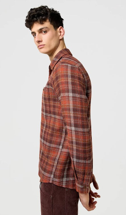 Wrangler Regular 1 Pocket Indigo Shirt in Fired Brick 112371430