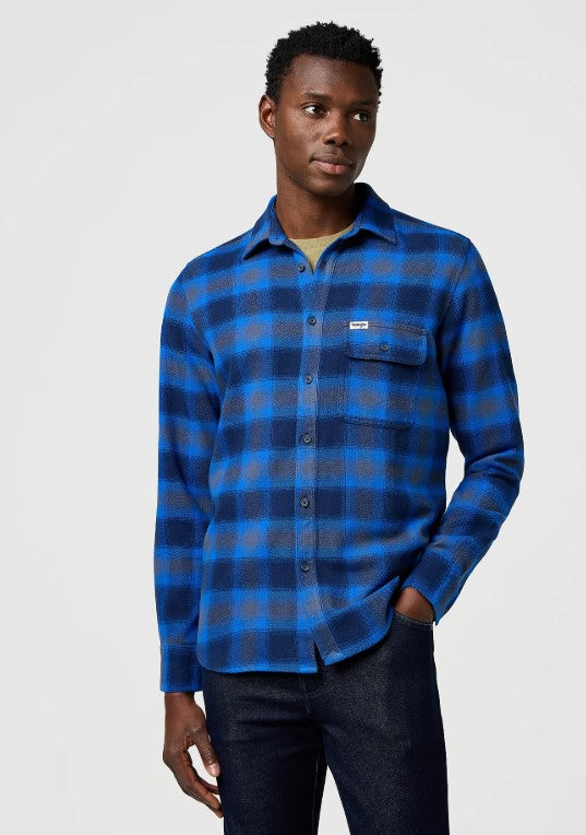 Wrangler Regular 1 Pocket Indigo Shirt in Icy Indigo 112371524