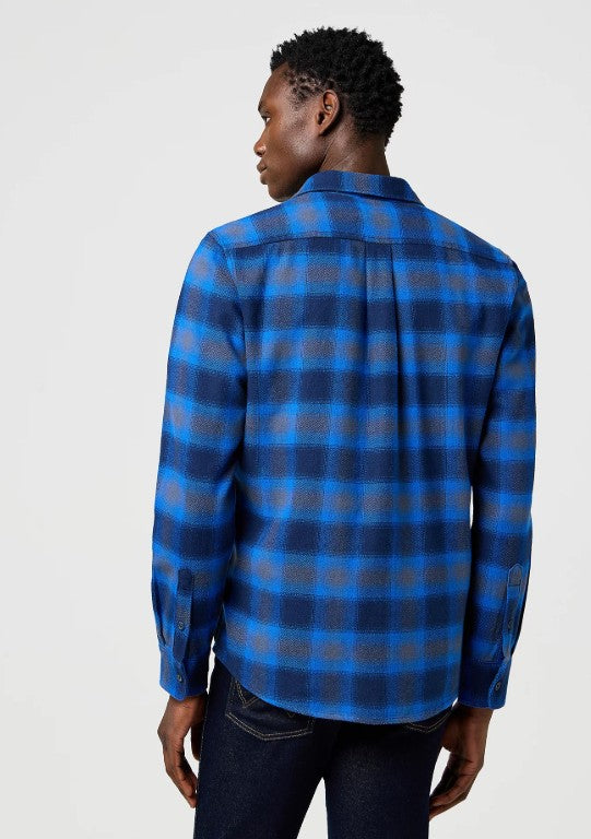 Wrangler Regular 1 Pocket Indigo Shirt in Icy Indigo 112371524