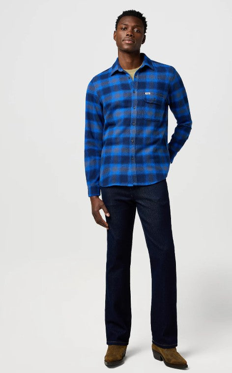 Wrangler Regular 1 Pocket Indigo Shirt in Icy Indigo 112371524