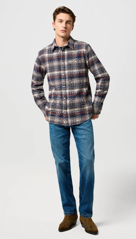 Wrangler Regular Brushed 1 Pocket Shirt in Navy Birch 112371556