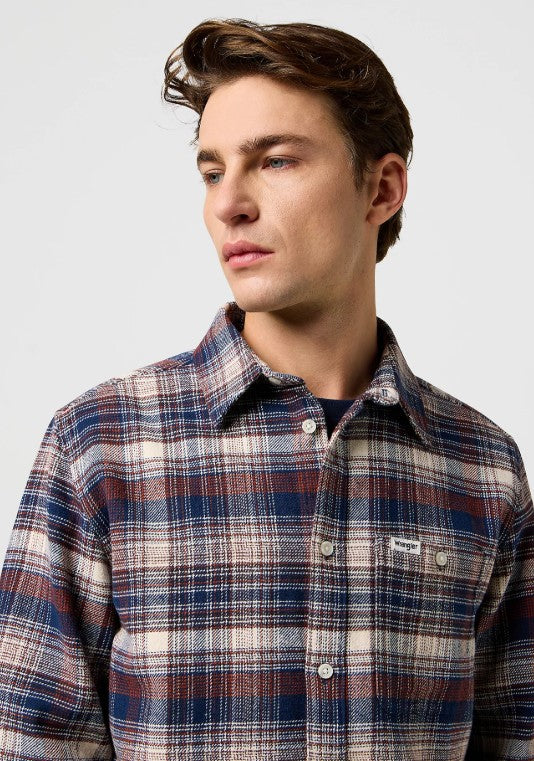 Wrangler Regular Brushed 1 Pocket Shirt in Navy Birch 112371556