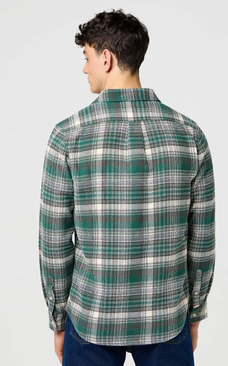 Wrangler Regular Brushed 1 Pocket Shirt in Green Birch 112371557