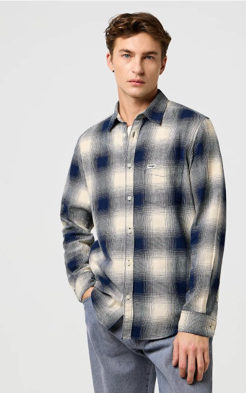 Wrangler Regular 1 Pocket Indigo Shirt in Dusty Blue 112371651