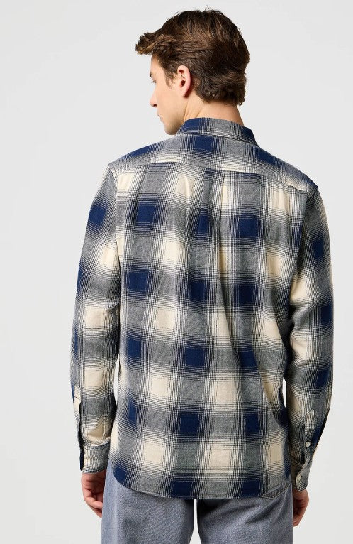 Wrangler Regular 1 Pocket Indigo Shirt in Dusty Blue 112371651