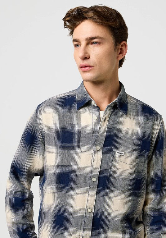 Wrangler Regular 1 Pocket Indigo Shirt in Dusty Blue 112371651
