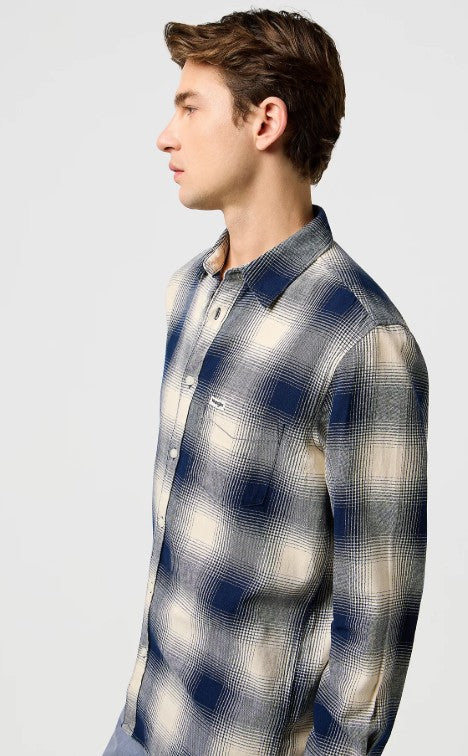 Wrangler Regular 1 Pocket Indigo Shirt in Dusty Blue 112371651