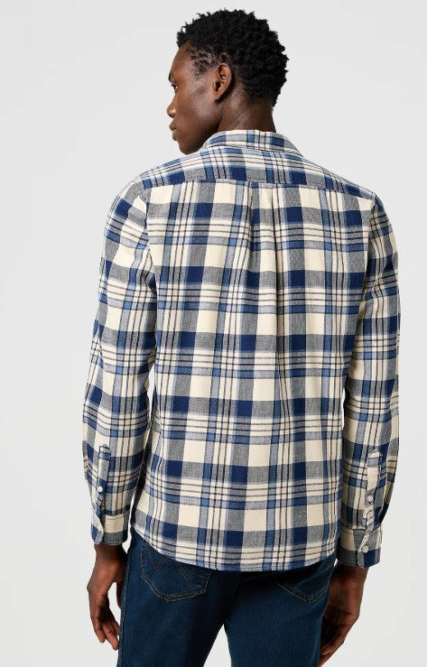 Wrangler Regular 1 Pocket Indigo Shirt in Light Indigo 112371652