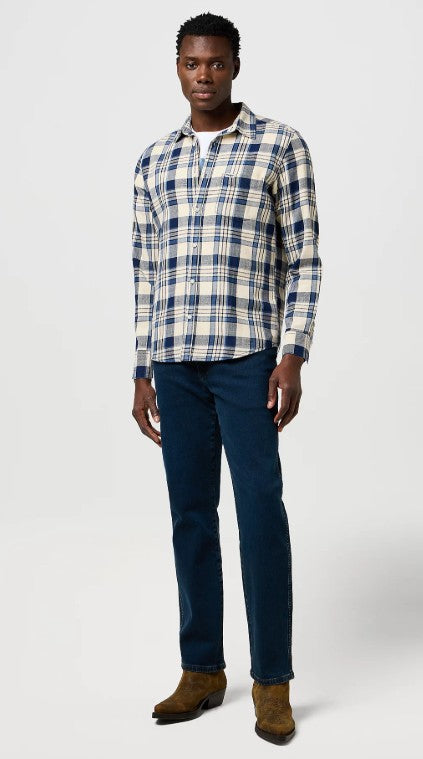 Wrangler Regular 1 Pocket Indigo Shirt in Light Indigo 112371652