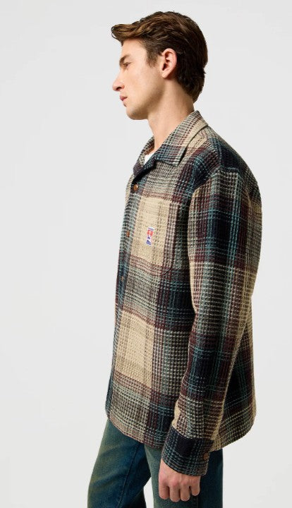 Wrangler Casey Jones Long Sleeve Relaxed Resort Shirt in Electric Teal 112372457