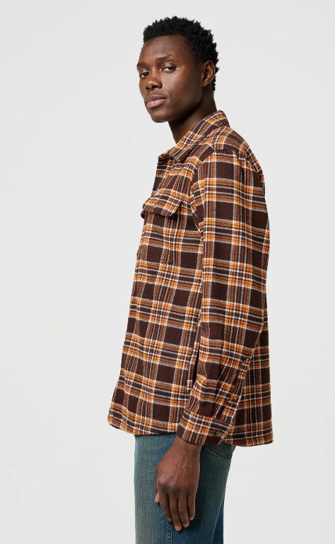 Wrangler Relaxed Overshirt in Deep Brown 112372458
