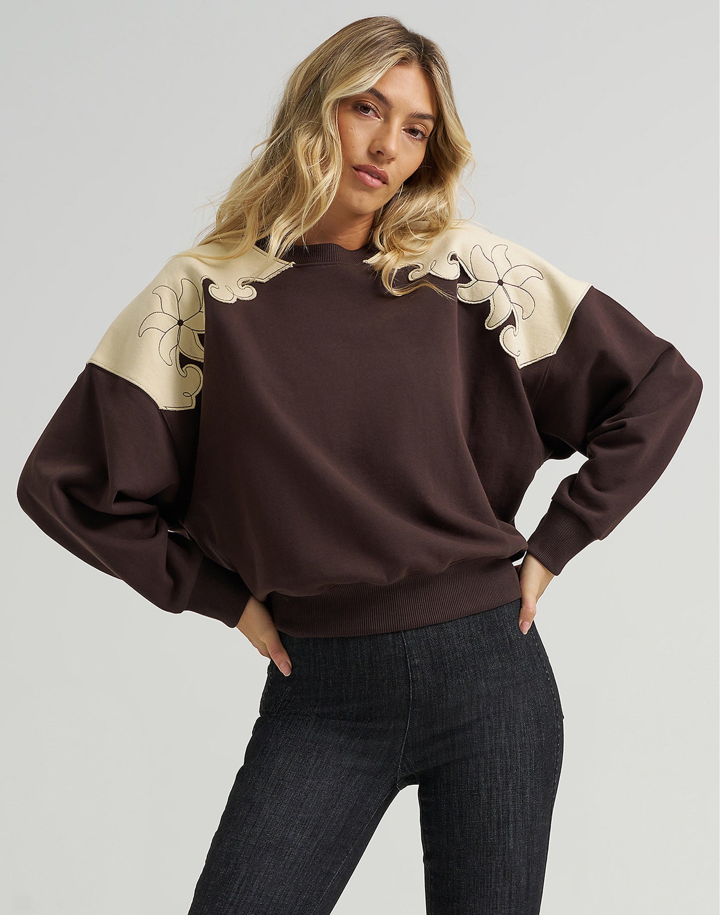 Wrangler x Lainey Wilson Lainey Crew Neck 112374955