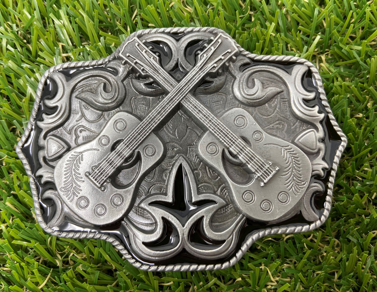 Duelling Guitars Buckle MU097