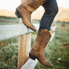 Load image into Gallery viewer, Ariat Ladies 10001021 WMS Heritage Western R Toe
