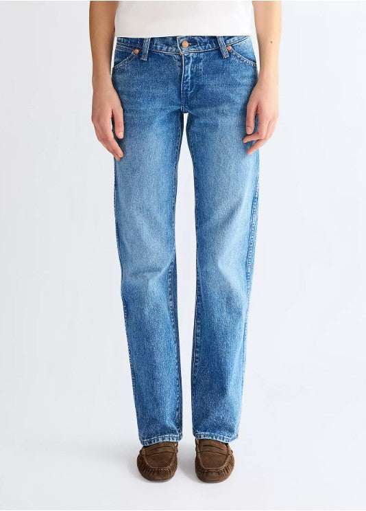 Wrangler Ladies Low Rise Straight Cowboy Cut Jeans 112371112 in Lasso Lagoon