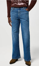 Load image into Gallery viewer, Wrangler 112371340 Mens Loose Boot, Boot Cut Jeans in Sky Breeze
