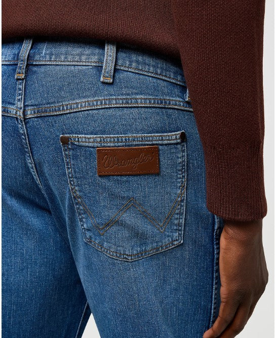 Wrangler 112371340 Mens Loose Boot, Boot Cut Jeans in Sky Breeze