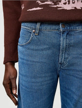 Load image into Gallery viewer, Wrangler 112371340 Mens Loose Boot, Boot Cut Jeans in Sky Breeze
