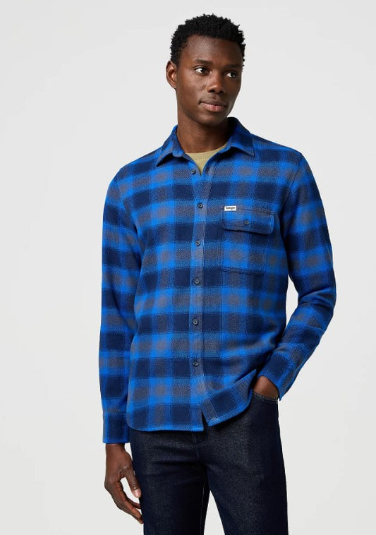 Wrangler Regular 1 Pocket Indigo Shirt in Icy Indigo 112371524