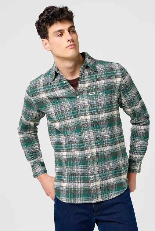 Wrangler Regular Brushed 1 Pocket Shirt in Green Birch 112371557