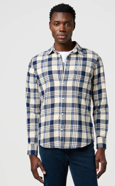 Wrangler Regular 1 Pocket Indigo Shirt in Light Indigo 112371652