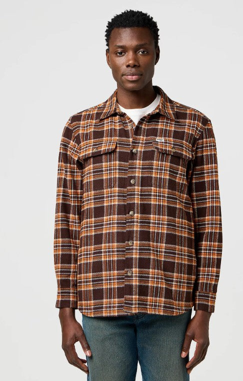 Wrangler Relaxed Overshirt in Deep Brown 112372458