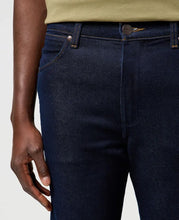 Load image into Gallery viewer, Wrangler 112373029 Mens Rancher Jeans in Moonlight Rinse

