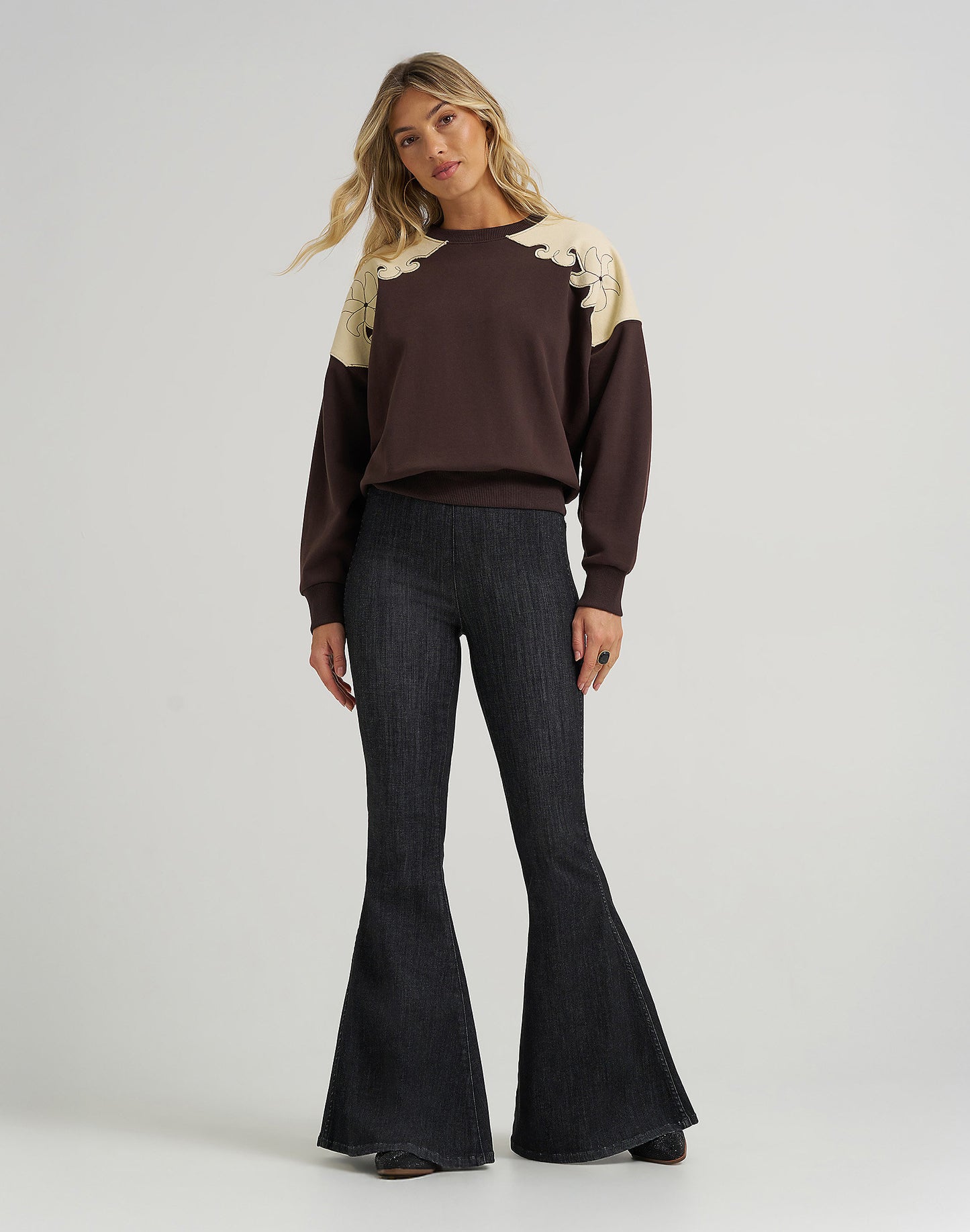 Wrangler x Lainey Wilson Lainey Crew Neck 112374955