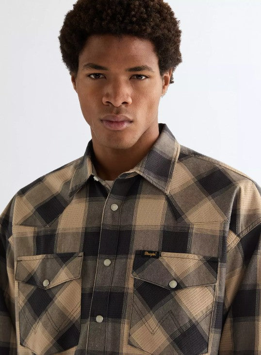 Wrangler Oversized Western Shirt in Curds & Whey 112378116