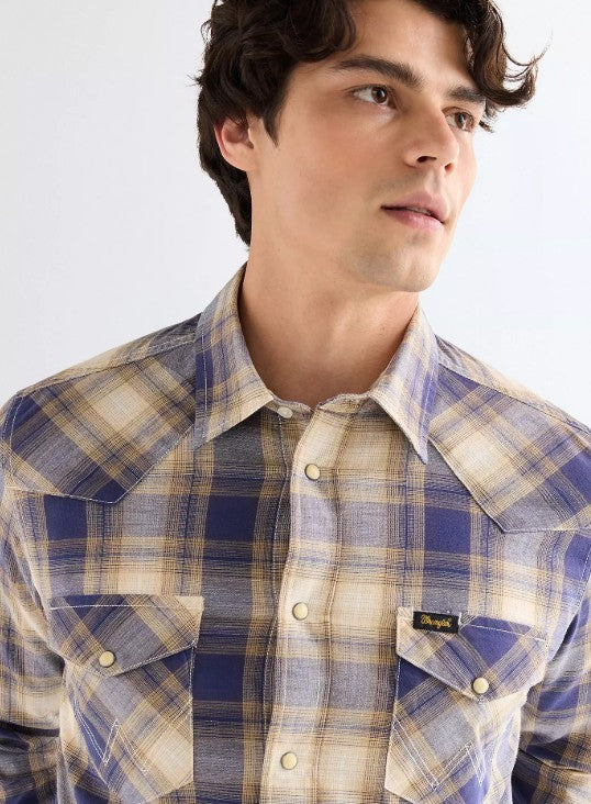 Wrangler Regular 1 Pocket Indigo Shirt in Mood Indigo 112378117