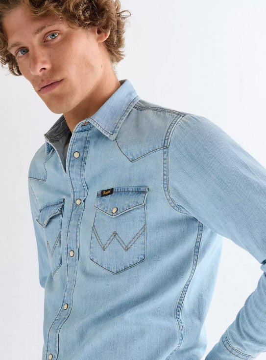 Wrangler Regular Western Denim Shirt in Riverbank 112378126