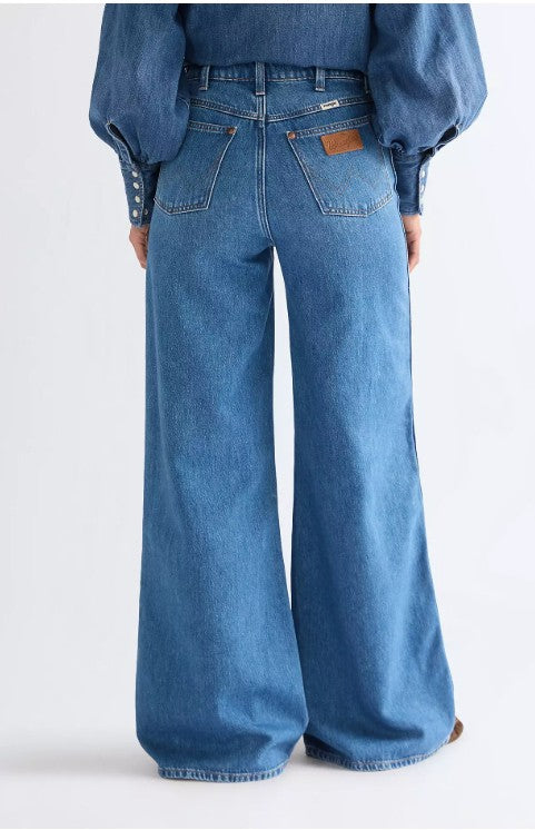 Wrangler Ladies Canyon Loose Jeans in Lasso Twlight 112378703