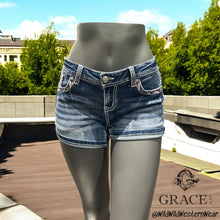 Load image into Gallery viewer, Grace Jeans Horseshoe Detail Pockets Low Rise Jean Short JHW51782
