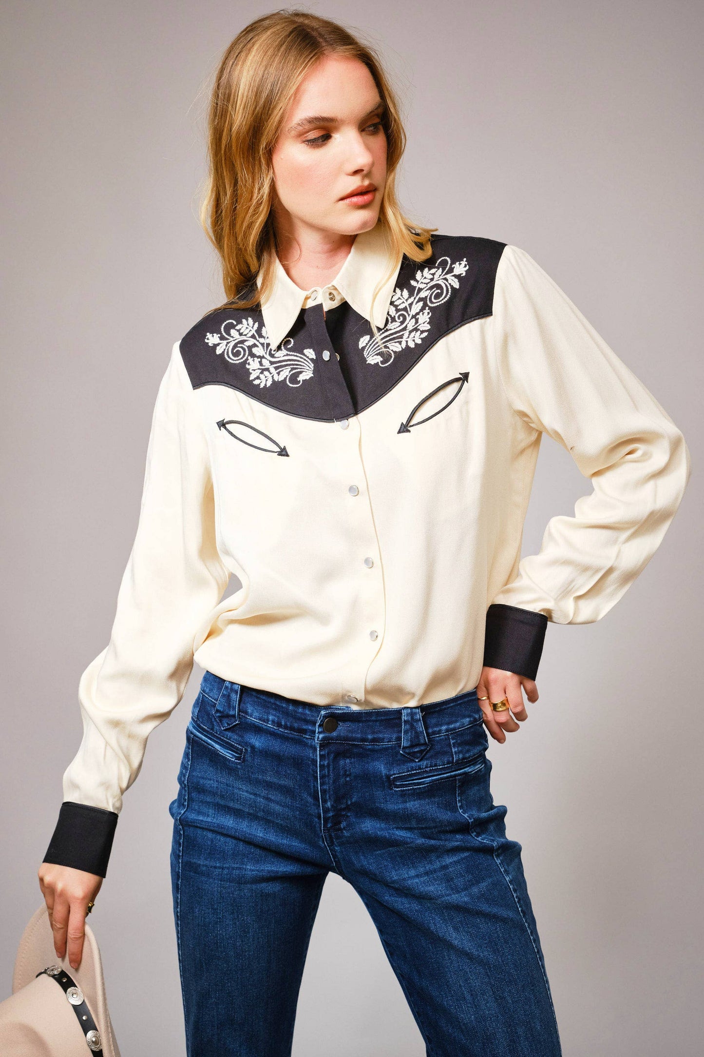 Blue B 36840T - Embroidered Contrast Yoke Western Shirt: CREAM BLACK / S