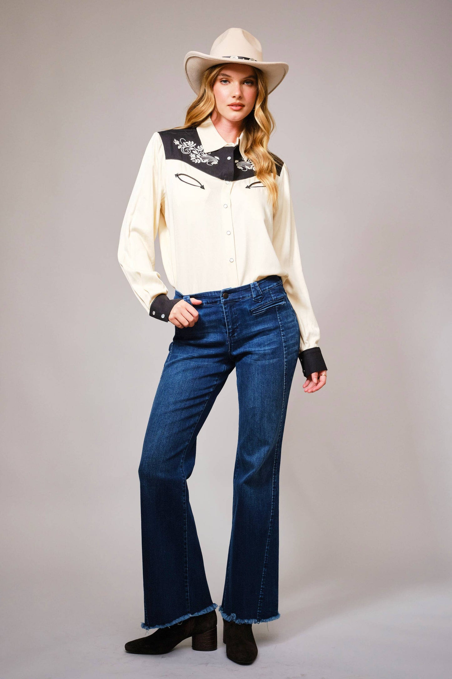 Blue B 36840T - Embroidered Contrast Yoke Western Shirt: CREAM BLACK / S