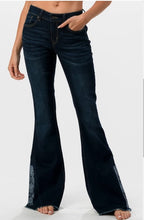 Load image into Gallery viewer, Grace Jeans Embroidered Rose Mid Rise Jeans EL-9560

