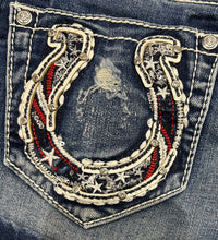 Load image into Gallery viewer, Grace Jeans Horseshoe Detail Pockets Low Rise Jean Short JHW51782
