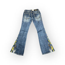 Load image into Gallery viewer, Grace Jeans Cactus Scene Mid-Rise Flare Jeans JL51881
