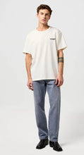 Load image into Gallery viewer, Wrangler Americana Tee in Birch 112371467
