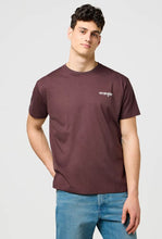 Load image into Gallery viewer, Wrangler Americana Tee in Mahogany 112371468

